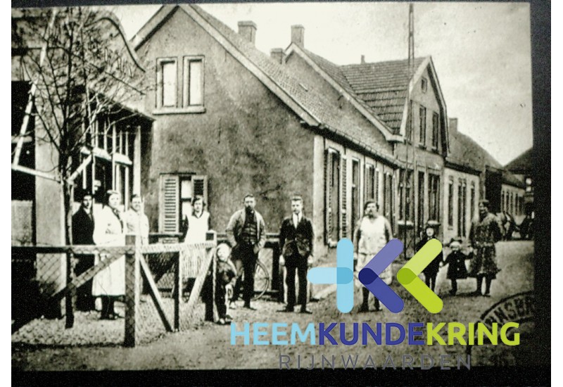 Koningsdijk (dorpsdijk) Bij Boerboom voor het huis FA0000013